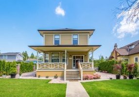beautiful-home-with-yard-1024x683